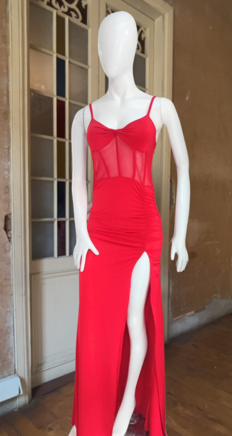 Vestido rojo con transparencia