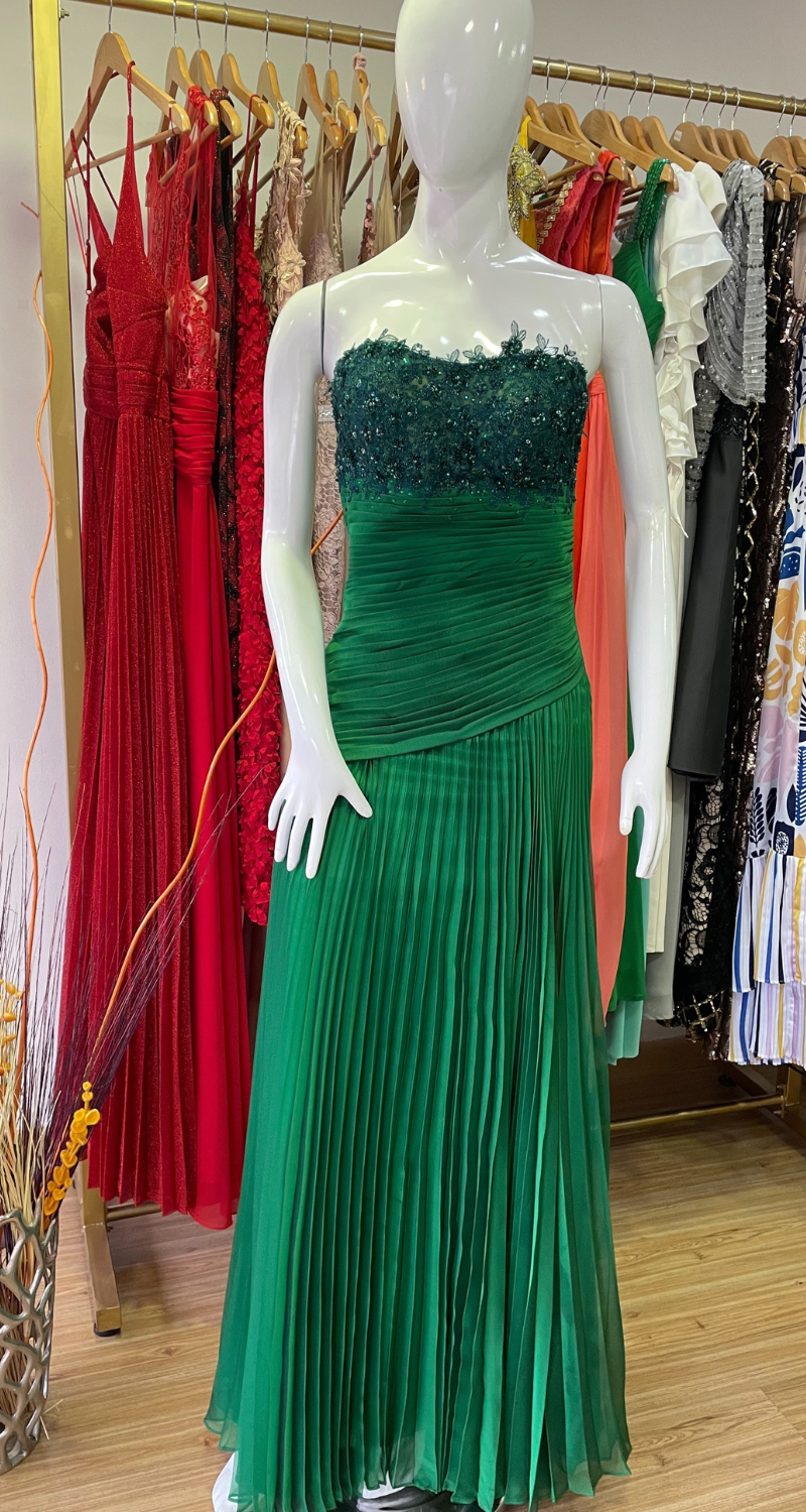 Vestido verde con apliques brillantes